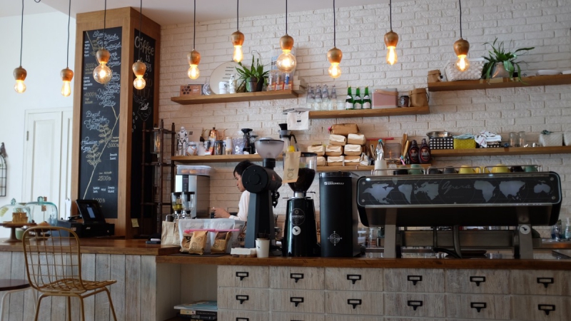 boutique-AIGUINES-min_coffee_shop_light_cafe_coffee_shop-32620